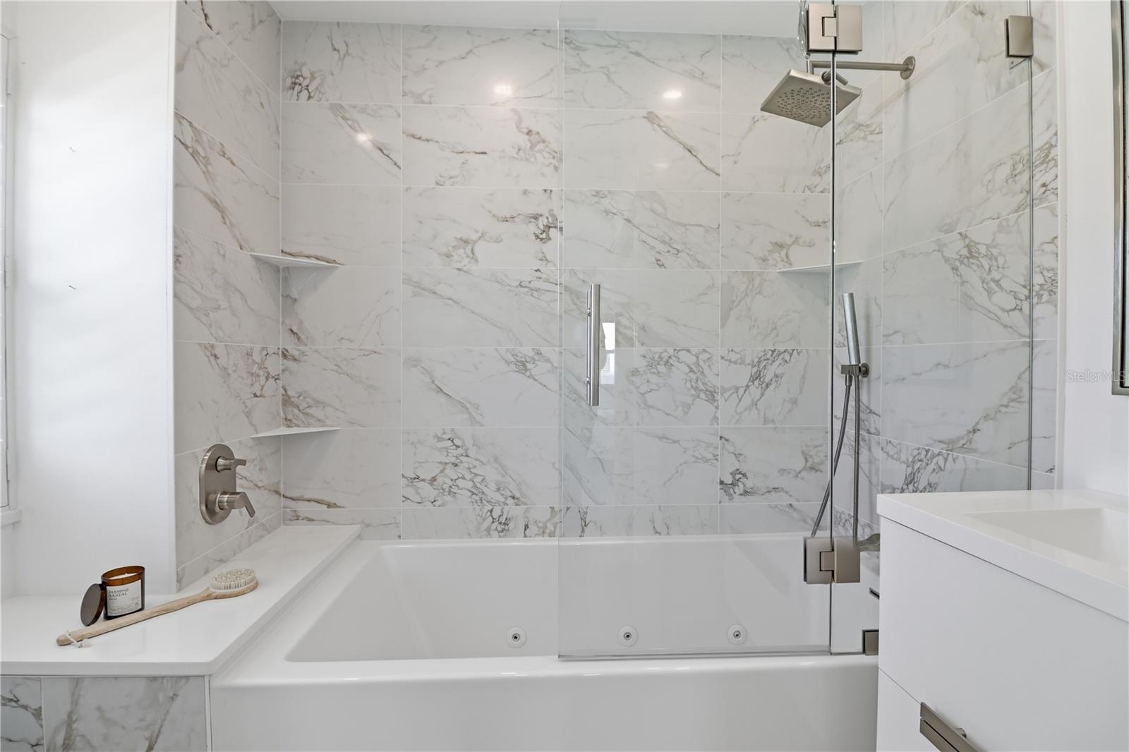 HARBOR HOUSE WEST - Residential