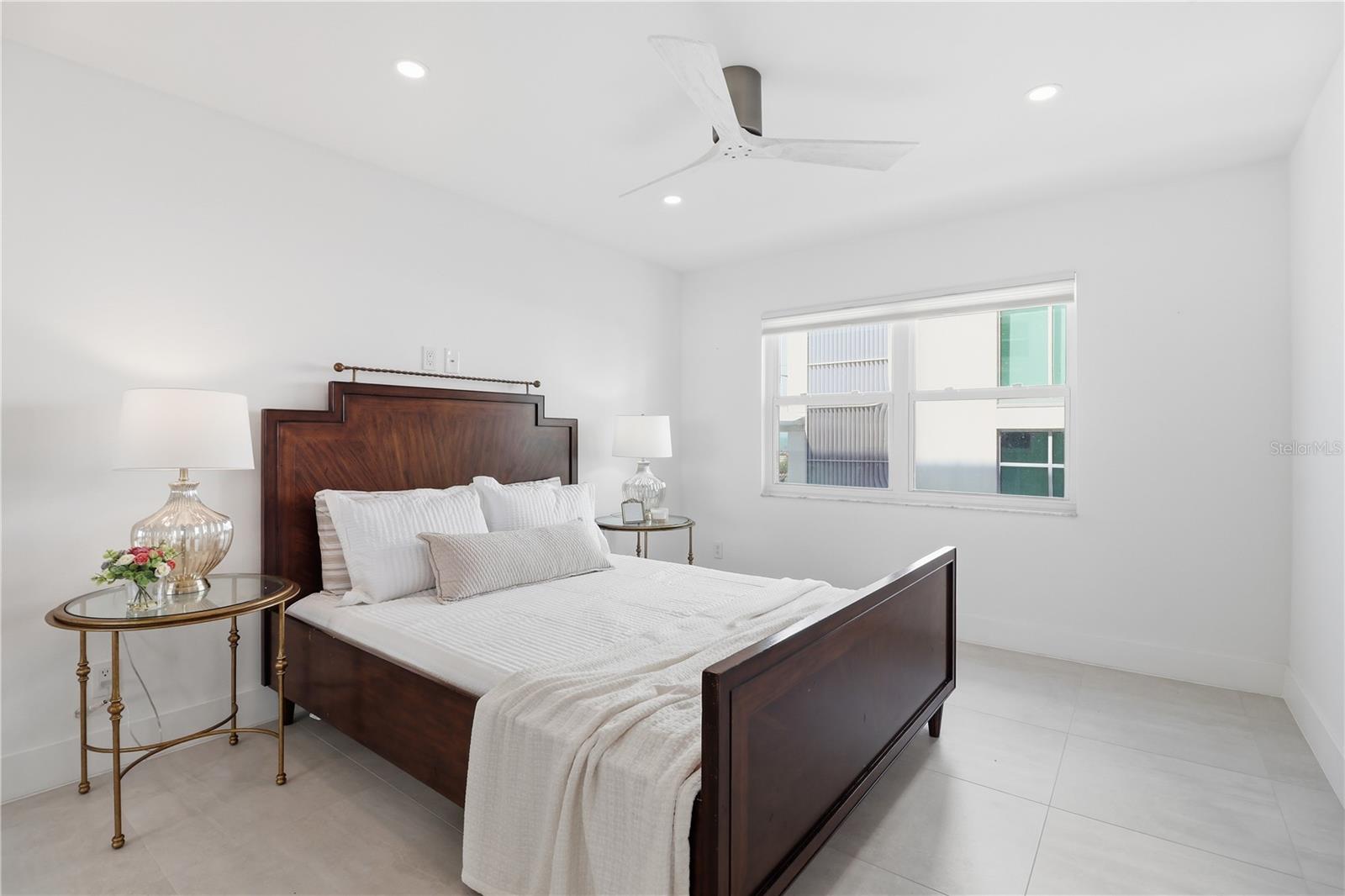 HARBOR HOUSE WEST - Residential