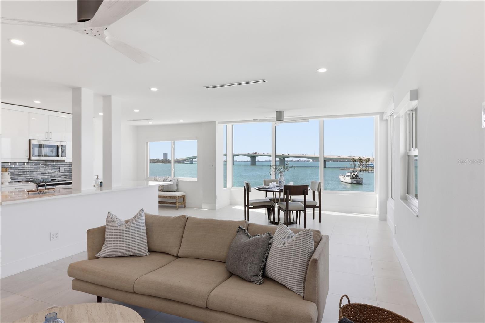 HARBOR HOUSE WEST - Residential