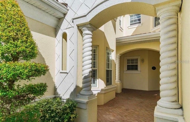 1604 TRIANO CIRCLE 1604
