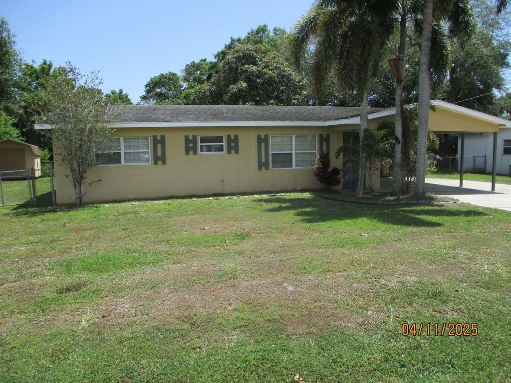Photo of 1107 SE 8th Avenue, Okeechobee, FL 34974 (MLS # OK225109)
