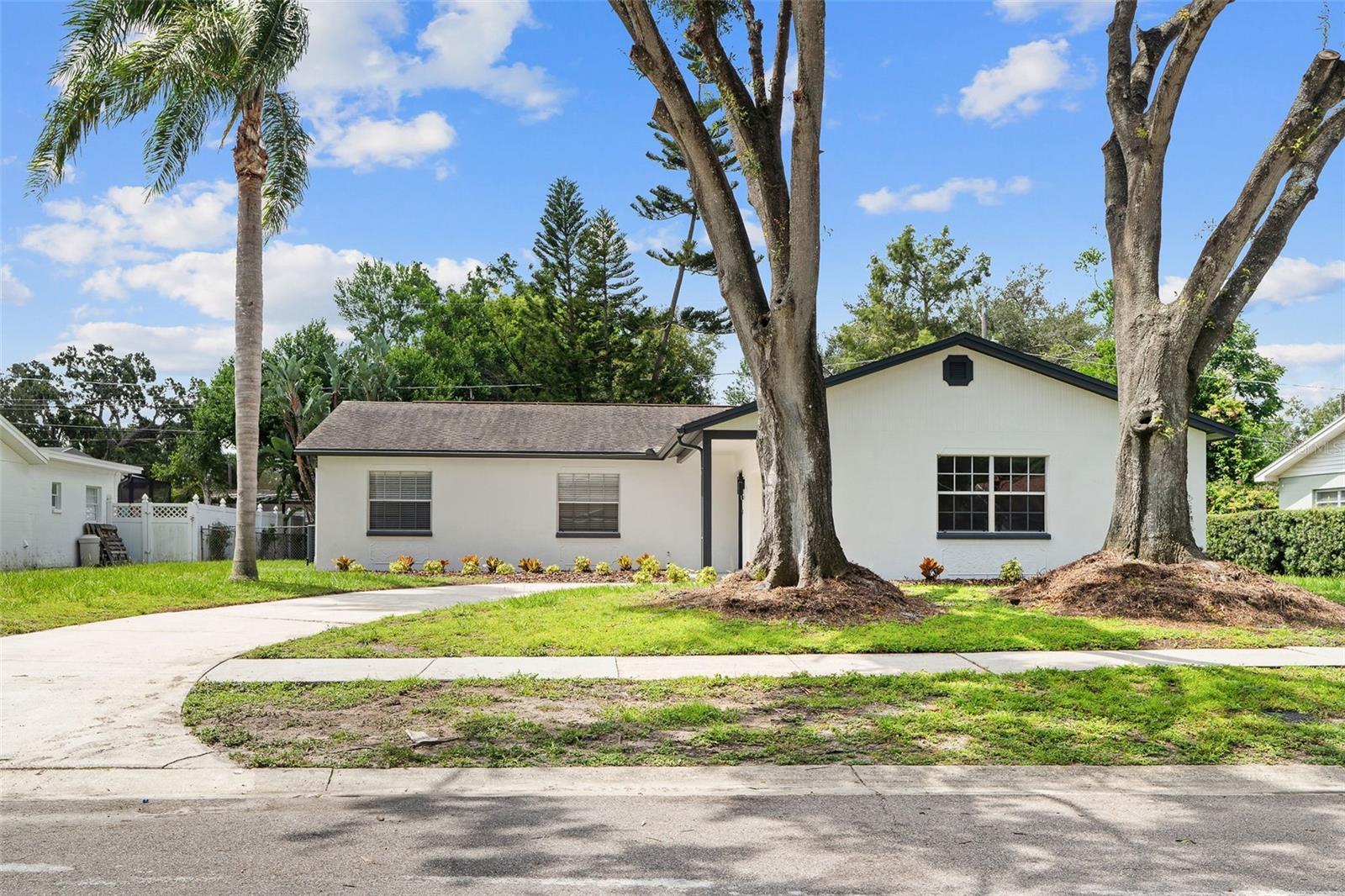 2512 LAKE ELLEN CIRCLE