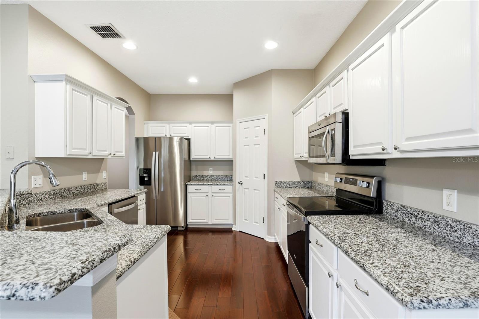 LOST LAKE ESTATES - Residential