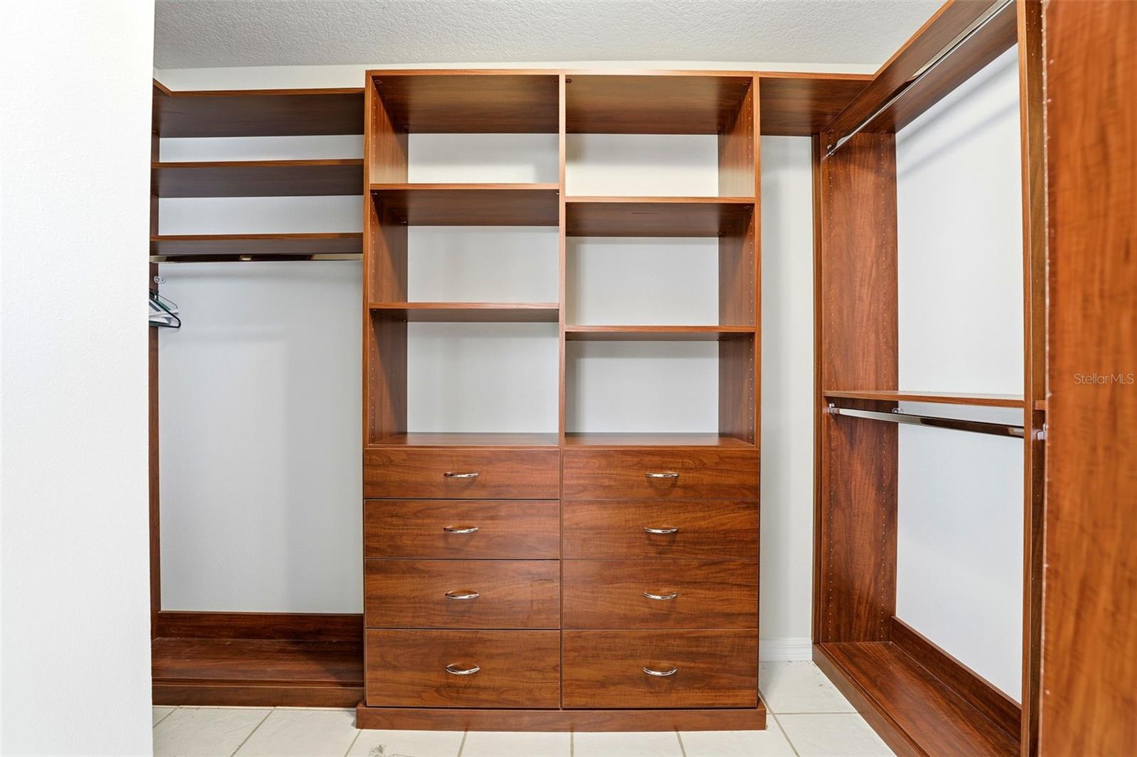 LOST LAKE ESTATES - Residential