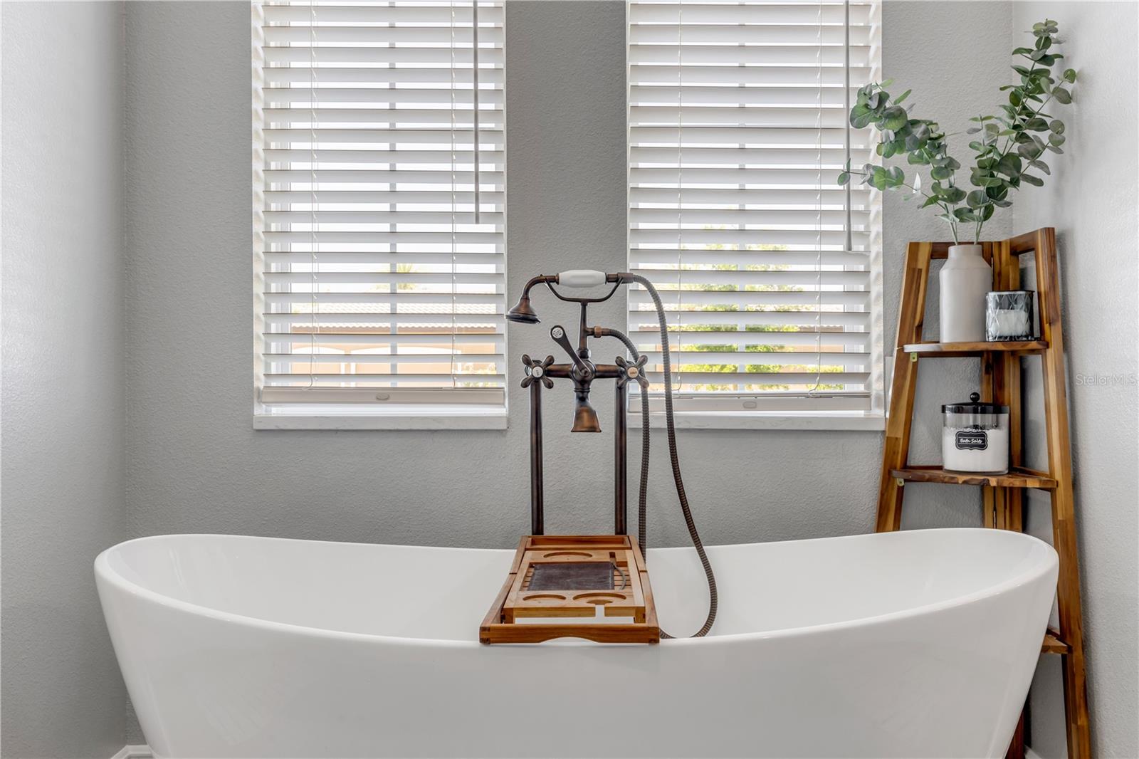 MOUNT DORA LOCH LEVEN PH 05 - Residential