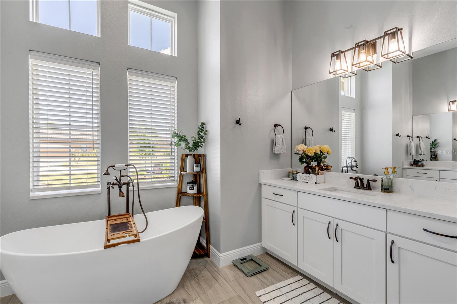 MOUNT DORA LOCH LEVEN PH 05 - Residential