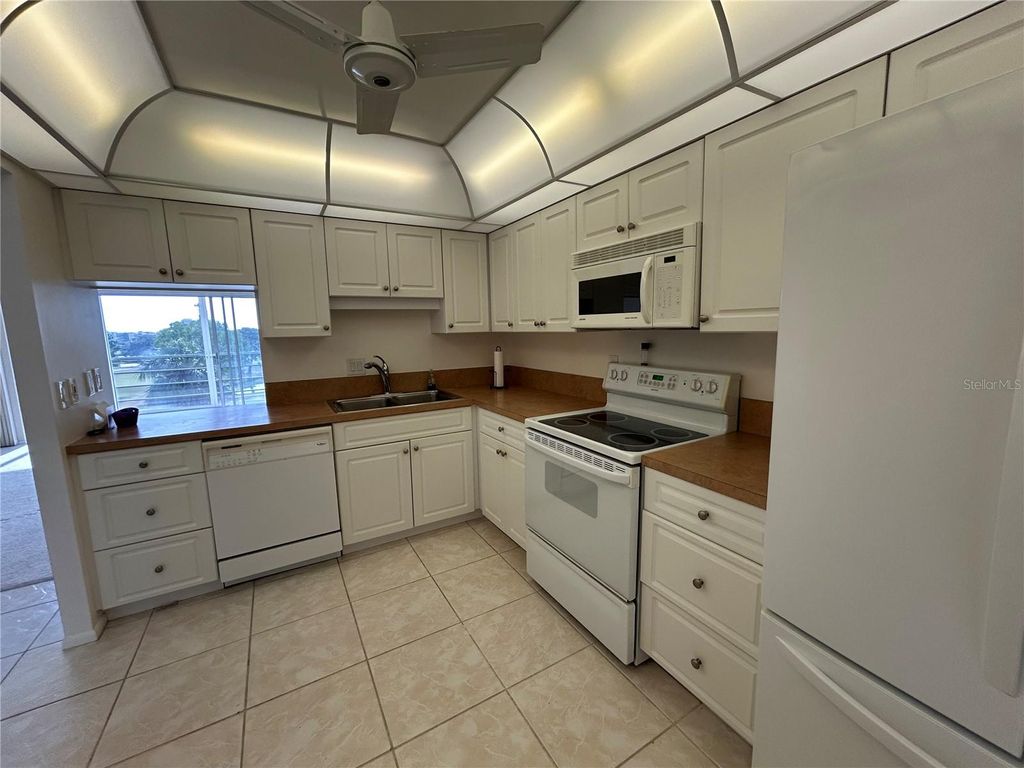 Photo of 4080 Ironwood Circle #402C, Bradenton, FL 34209 (MLS # A4683919)