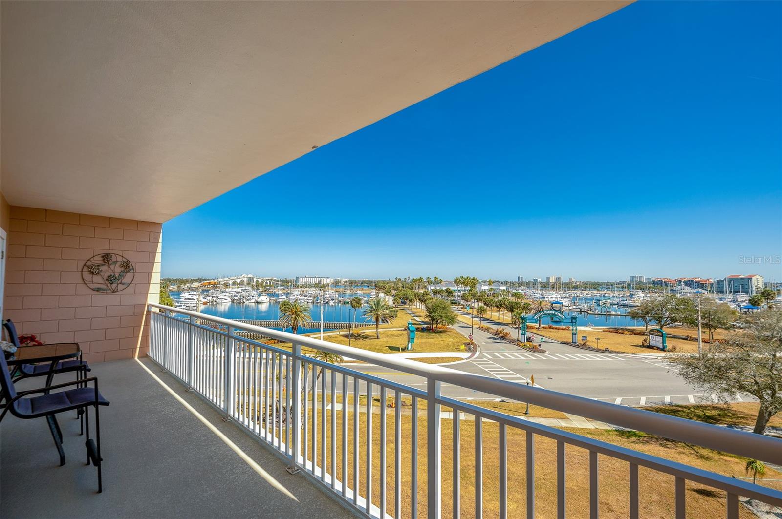 LANDMARK CONDO DECLARATION - Residential