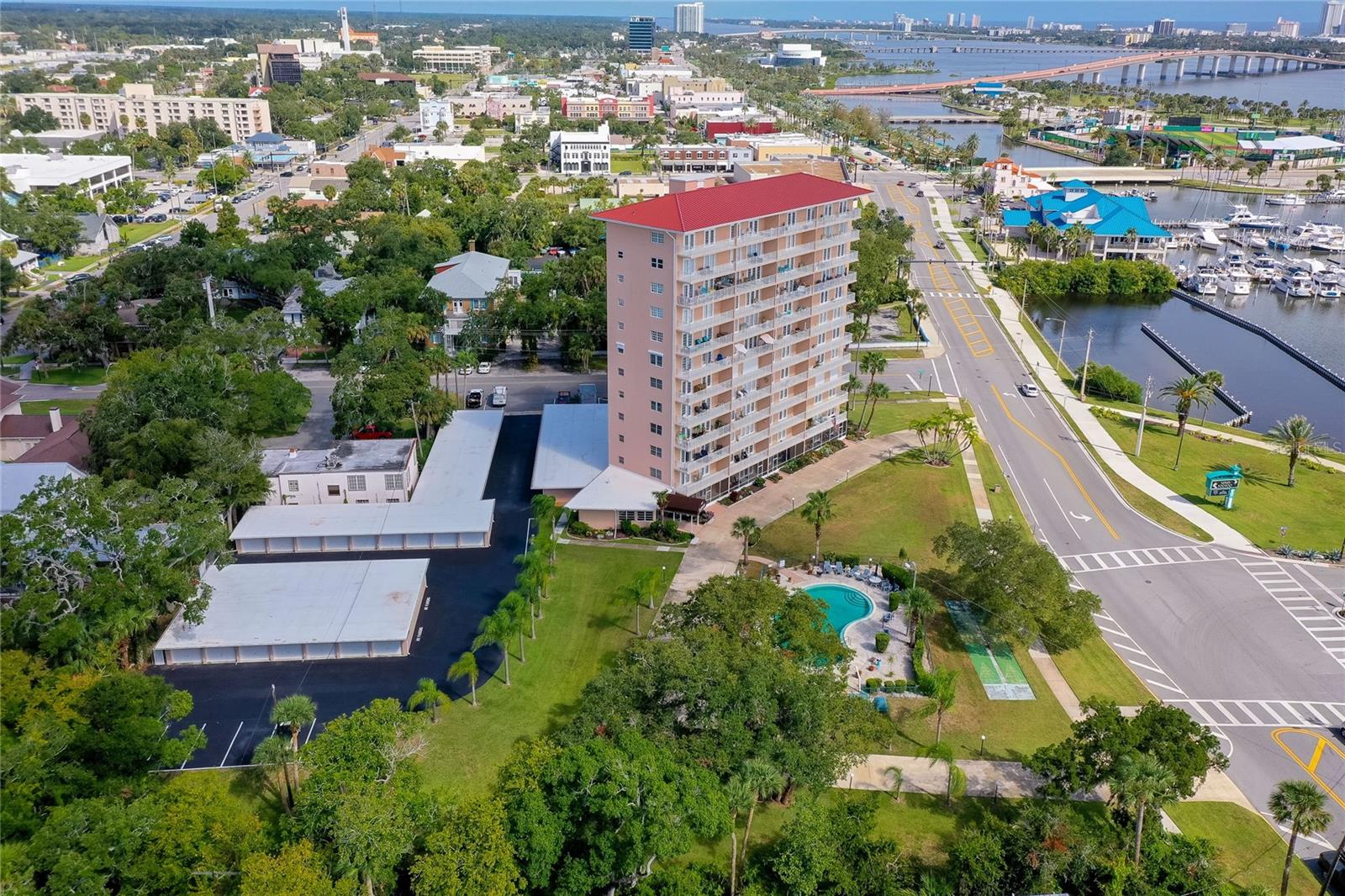 LANDMARK CONDO DECLARATION - Residential