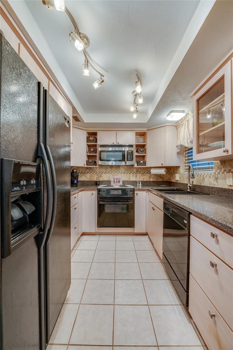 LANDMARK CONDO DECLARATION - Residential