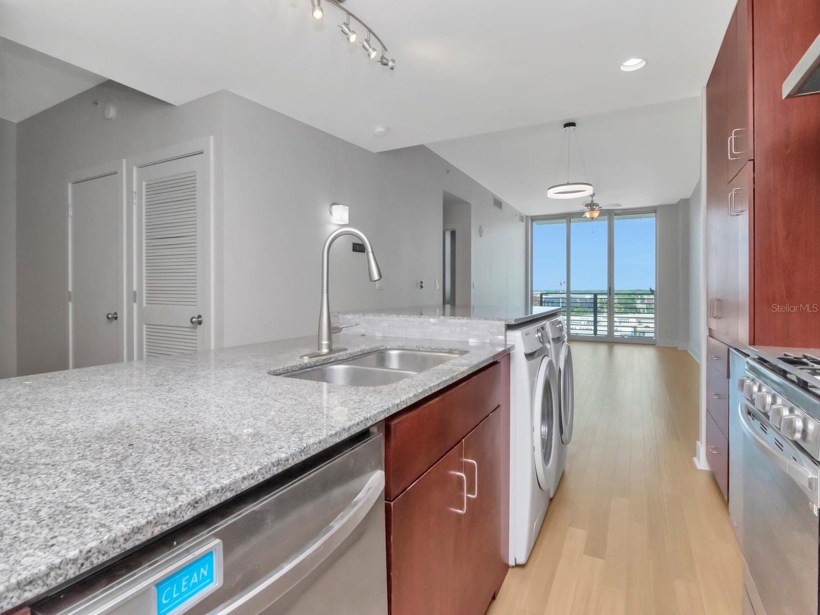 1208 E KENNEDY BOULEVARD 1121