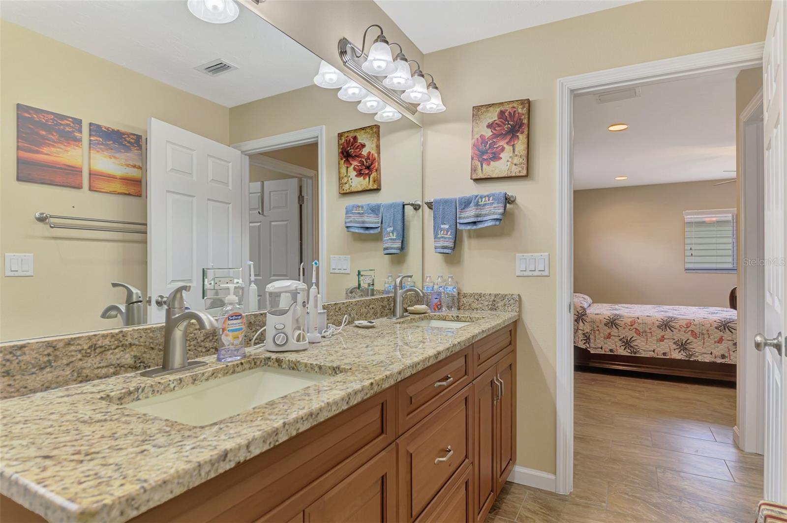 SOUTH VENICE - Residential