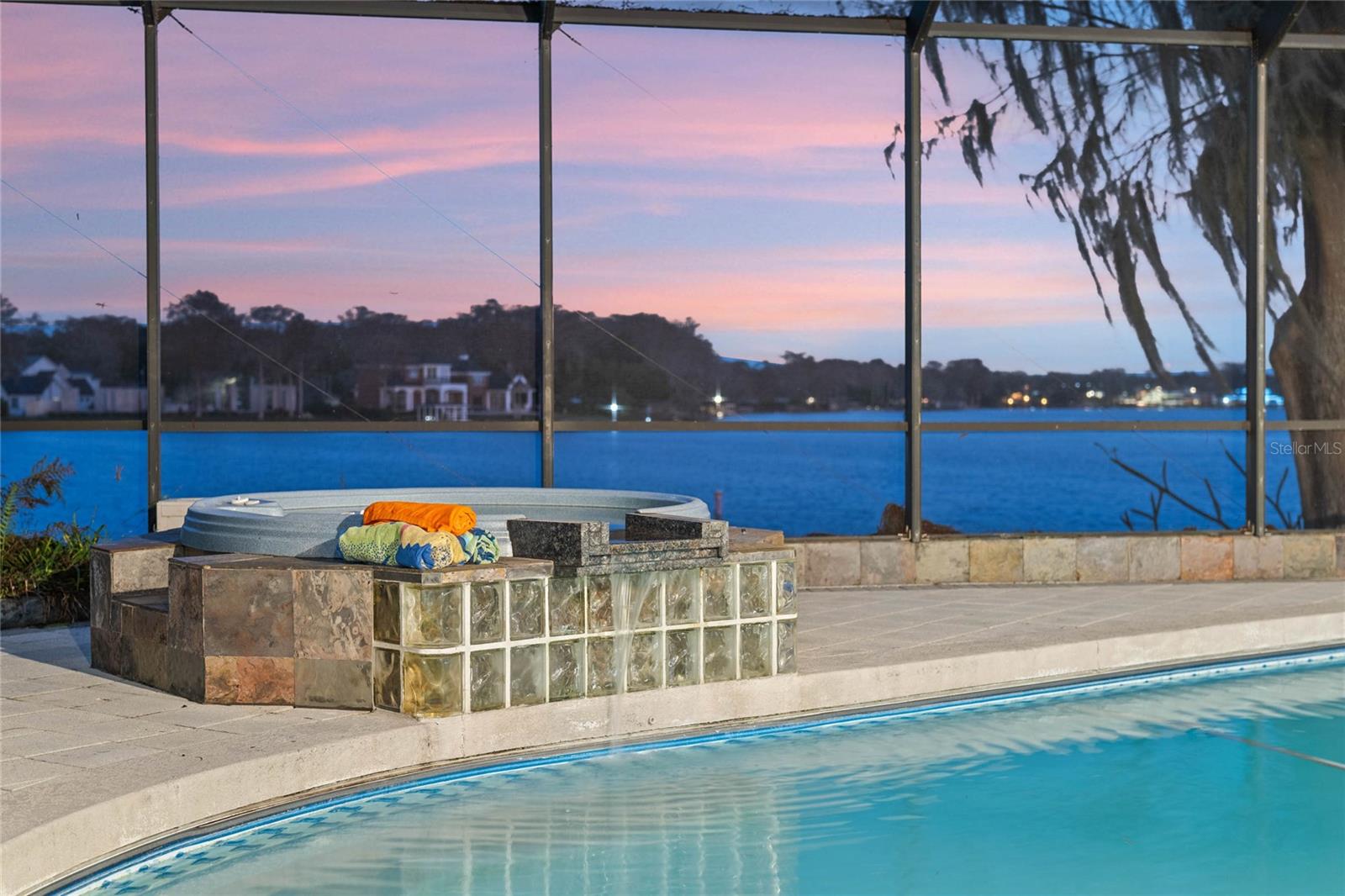 HOLLIEANNA SHORES 1ST ADD - Residential