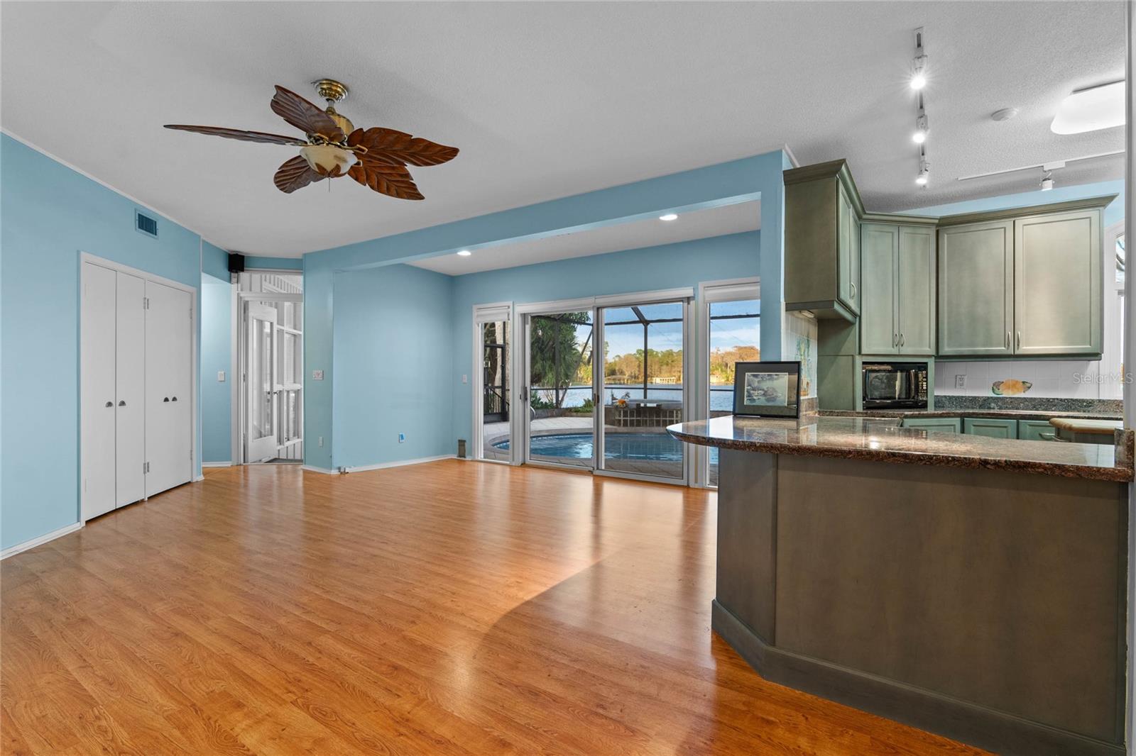 HOLLIEANNA SHORES 1ST ADD - Residential