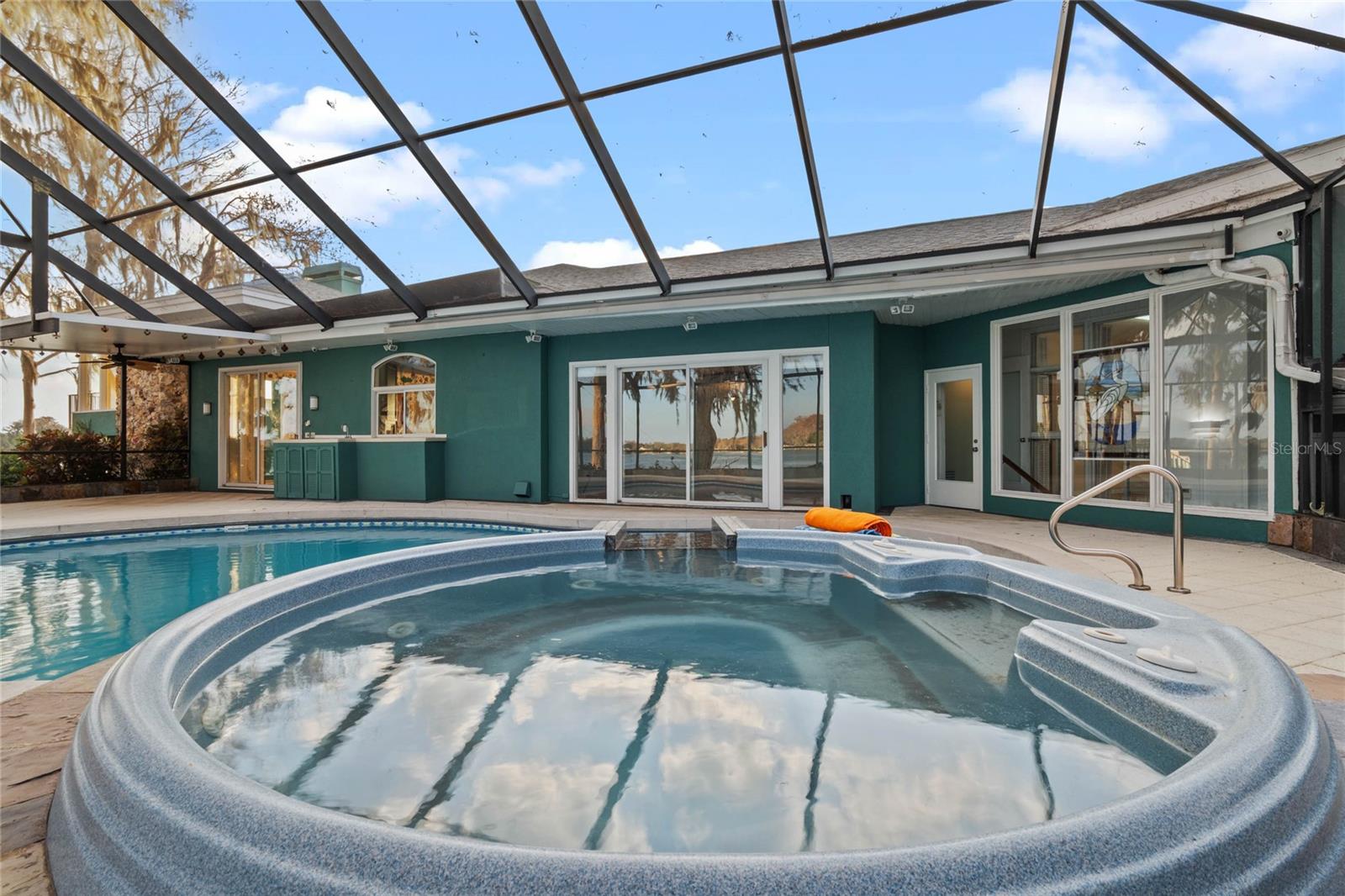 HOLLIEANNA SHORES 1ST ADD - Residential