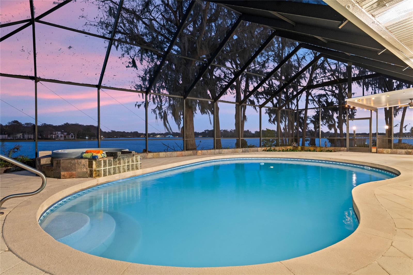 HOLLIEANNA SHORES 1ST ADD - Residential