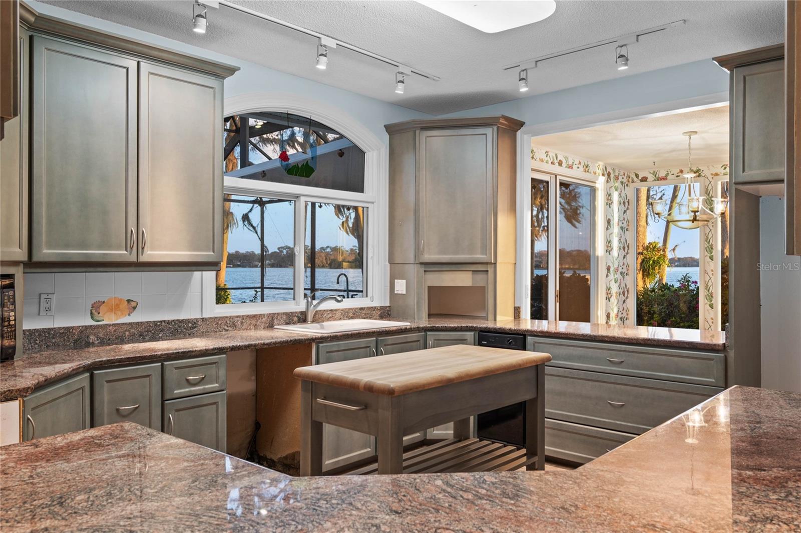 HOLLIEANNA SHORES 1ST ADD - Residential