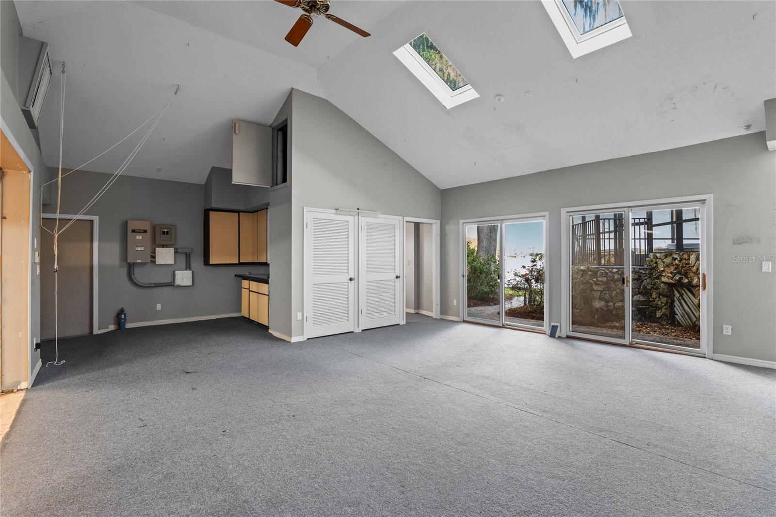 HOLLIEANNA SHORES 1ST ADD - Residential