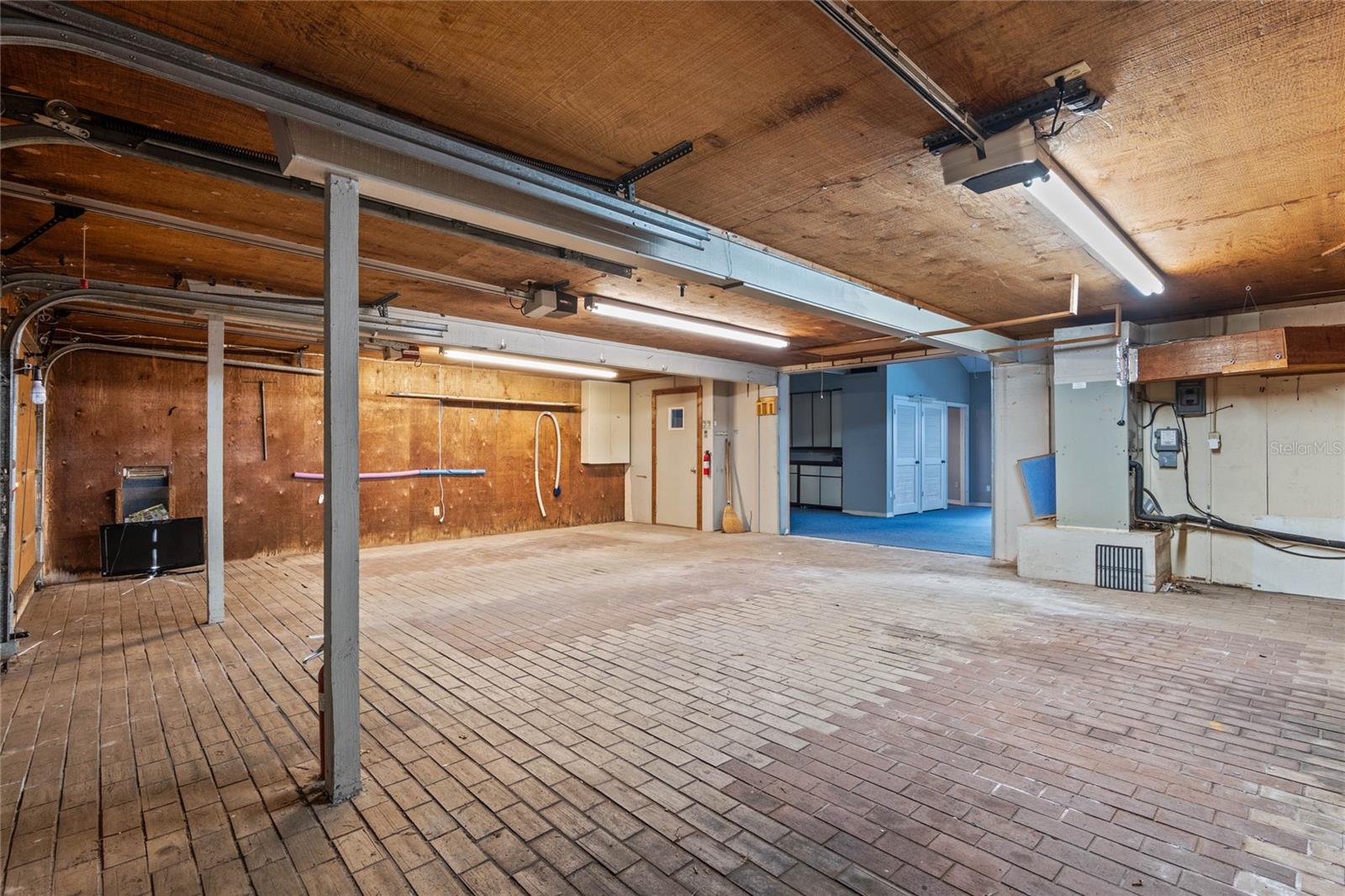 HOLLIEANNA SHORES 1ST ADD - Residential