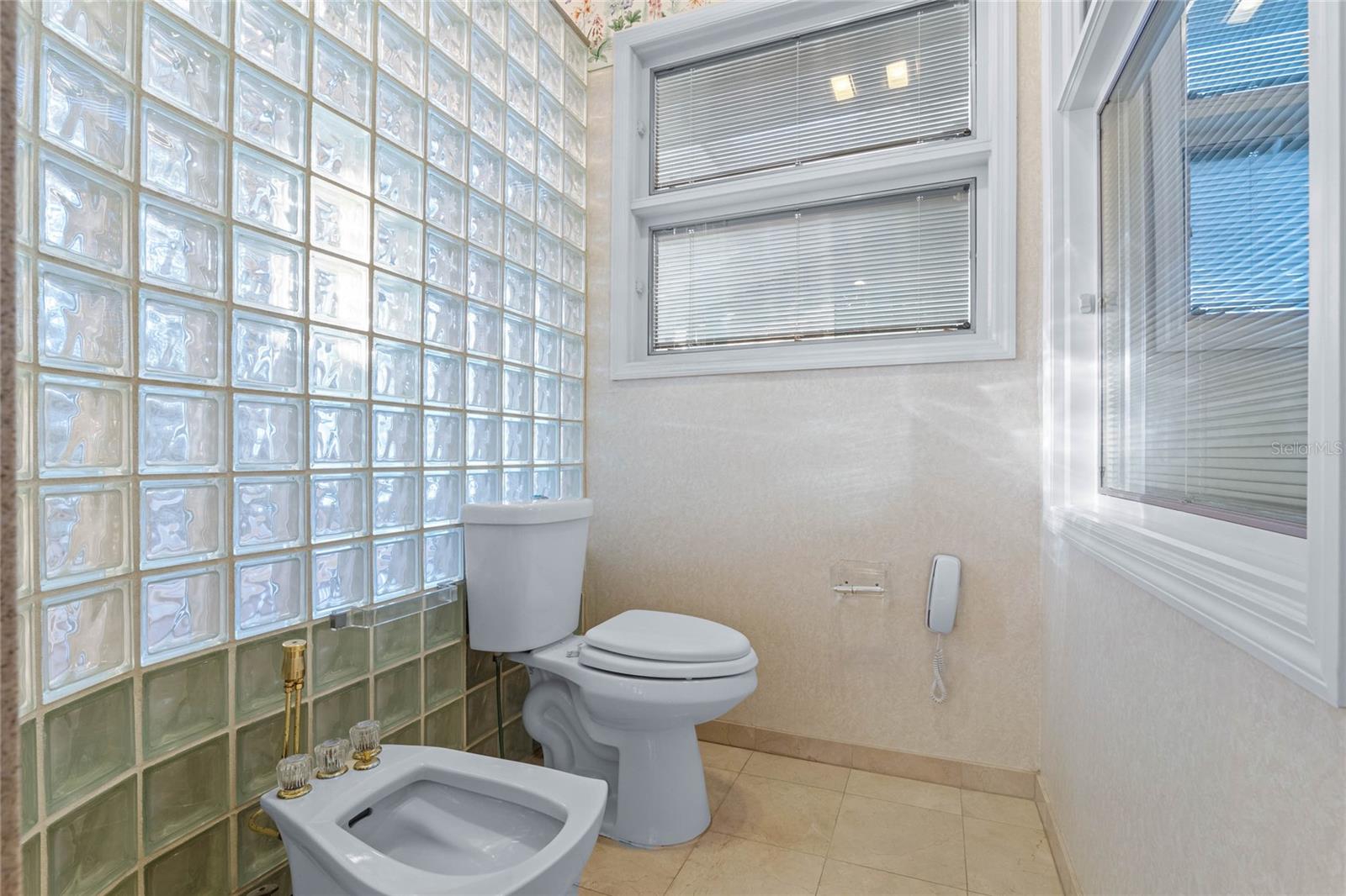 HOLLIEANNA SHORES 1ST ADD - Residential