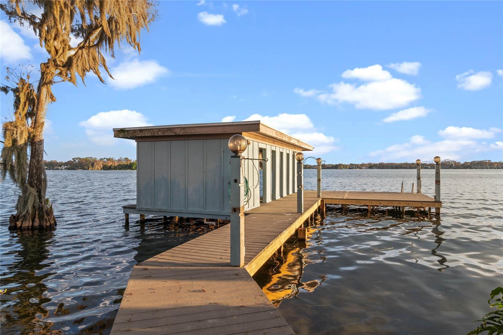 HOLLIEANNA SHORES 1ST ADD - Residential