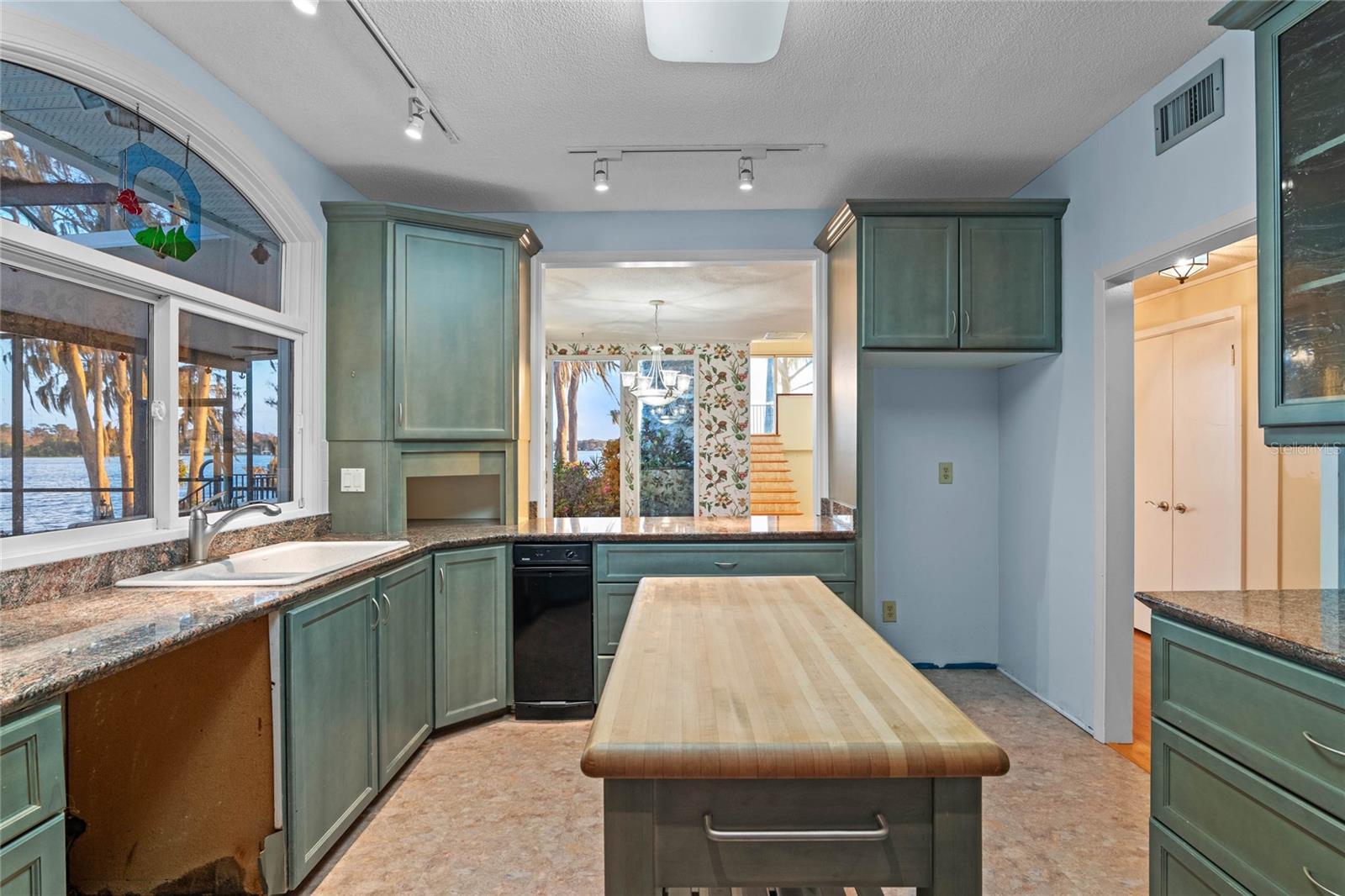 HOLLIEANNA SHORES 1ST ADD - Residential