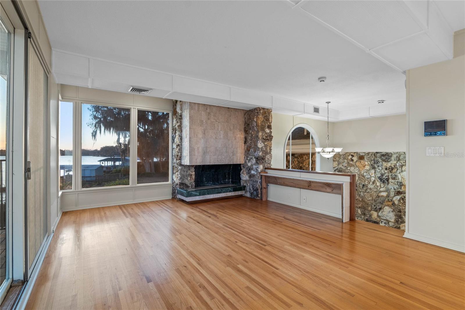 HOLLIEANNA SHORES 1ST ADD - Residential