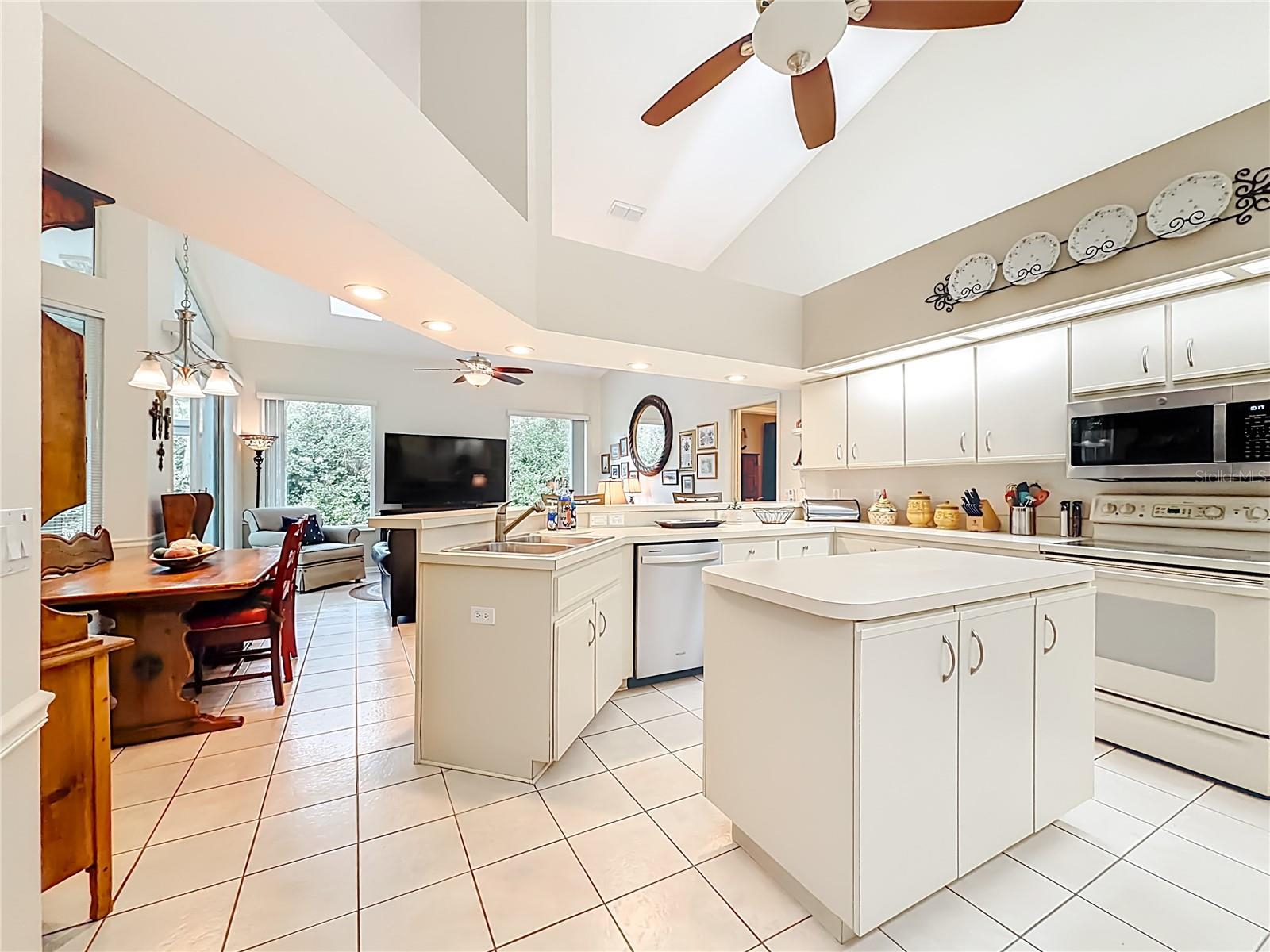 RAINBOW SPRINGS COUNTRY CLUB ESTATES - Residential