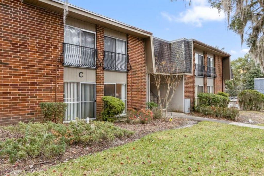 Photo of 1700 SW 16th Court #C5, Gainesville, FL 32608 (MLS # GC538153)