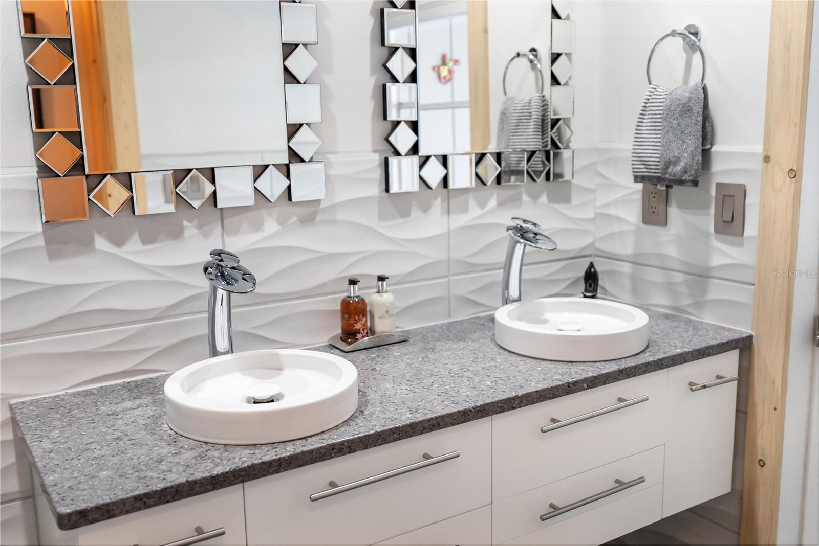 BENEVA WOODS - Residential