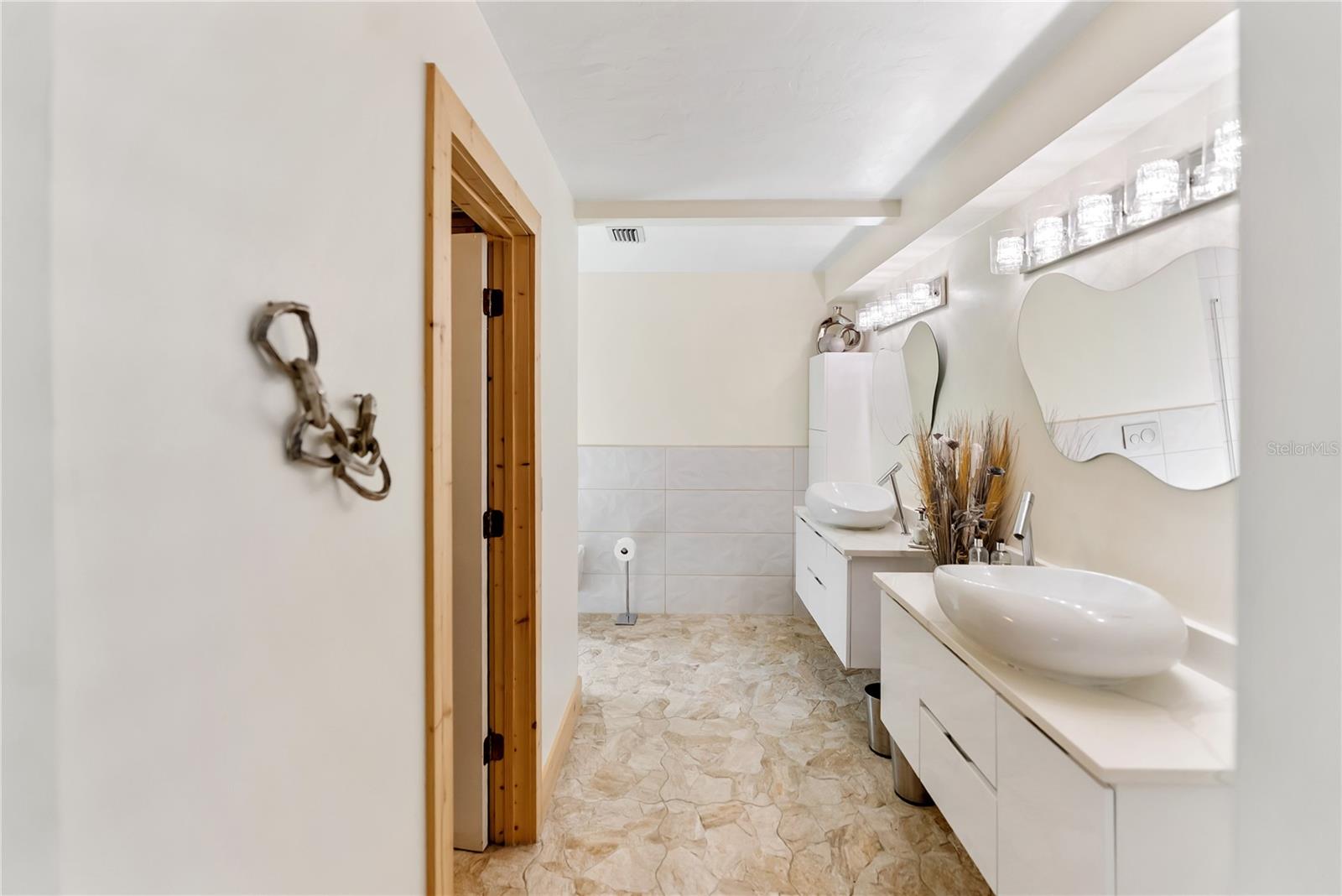 BENEVA WOODS - Residential