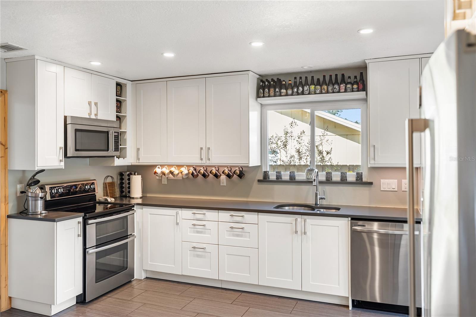 BENEVA WOODS - Residential