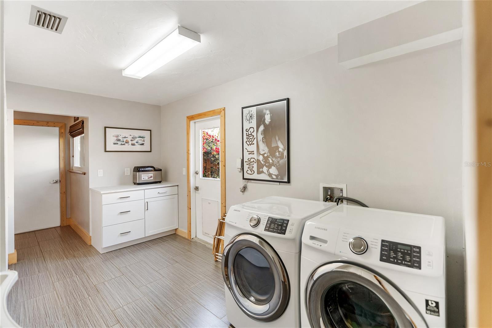 BENEVA WOODS - Residential