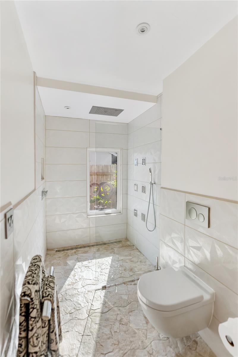 BENEVA WOODS - Residential