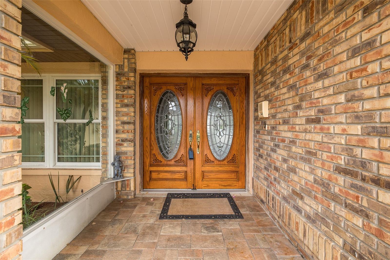 18602 WHITE PINE CIRCLE