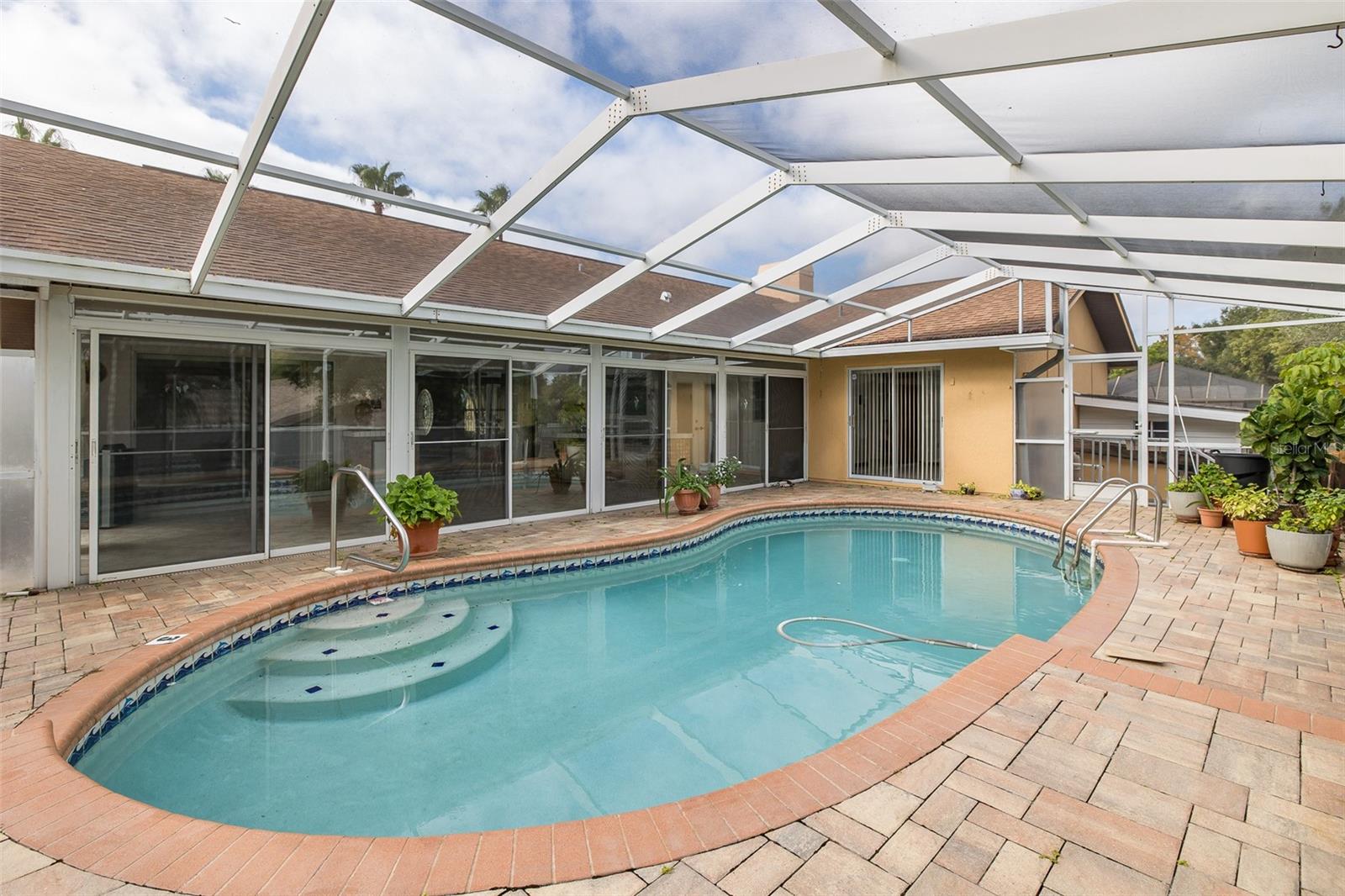 18602 WHITE PINE CIRCLE