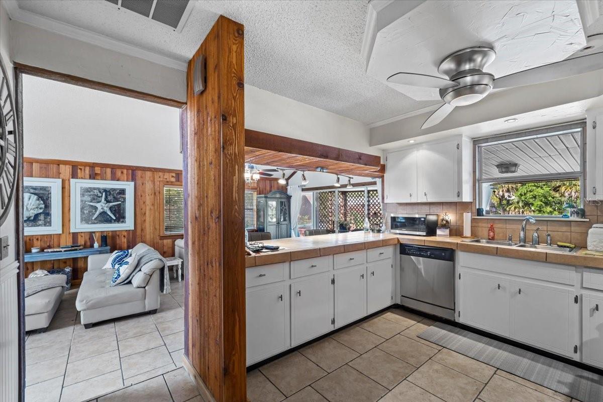 20 CRESCENT COURT N