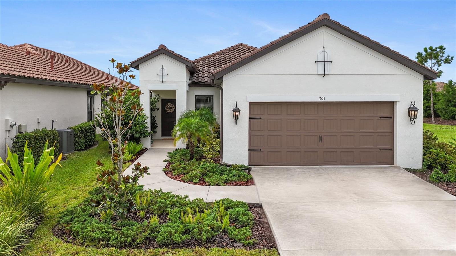 Welcome to Vicenza, one of Nokomis’ most sought-after communities, where modern design meets resort-style living, and there are NO CDD fees! This move-in ready home sits on a desirable corner lot offering extra privacy and a lush side and backyard oasis with a water view, perfect for relaxing or entertaining. A covered lanai extends your living space outdoors, where you can enjoy Florida evenings with privacy and tranquility.
Inside, the open-concept floor plan features a tray ceiling, abundant natural light, and modern finishes throughout. The chef’s kitchen includes stainless steel appliances, quartz countertops, a spacious island, and gas cooking, a rare find in Sarasota County! The owner’s suite offers a spa-like bath with dual sinks and a walk-in closet, while two additional bedrooms provide space for guests. The den can be used as an office, for hobbies, or as a fourth bedroom.
Living in Vicenza means access to resort-style amenities, including a sparkling pool/spa, pickleball courts, bocce ball, dog parks, walking trails, and a welcoming clubhouse. Ideally located, this home is just minutes from downtown Venice, Sarasota, Gulf Coast beaches, shopping, dining, and top-rated schools.
Whether you’re seeking a seasonal retreat or a year-round residence, this property combines modern comfort, community lifestyle, and convenience in one exceptional package.