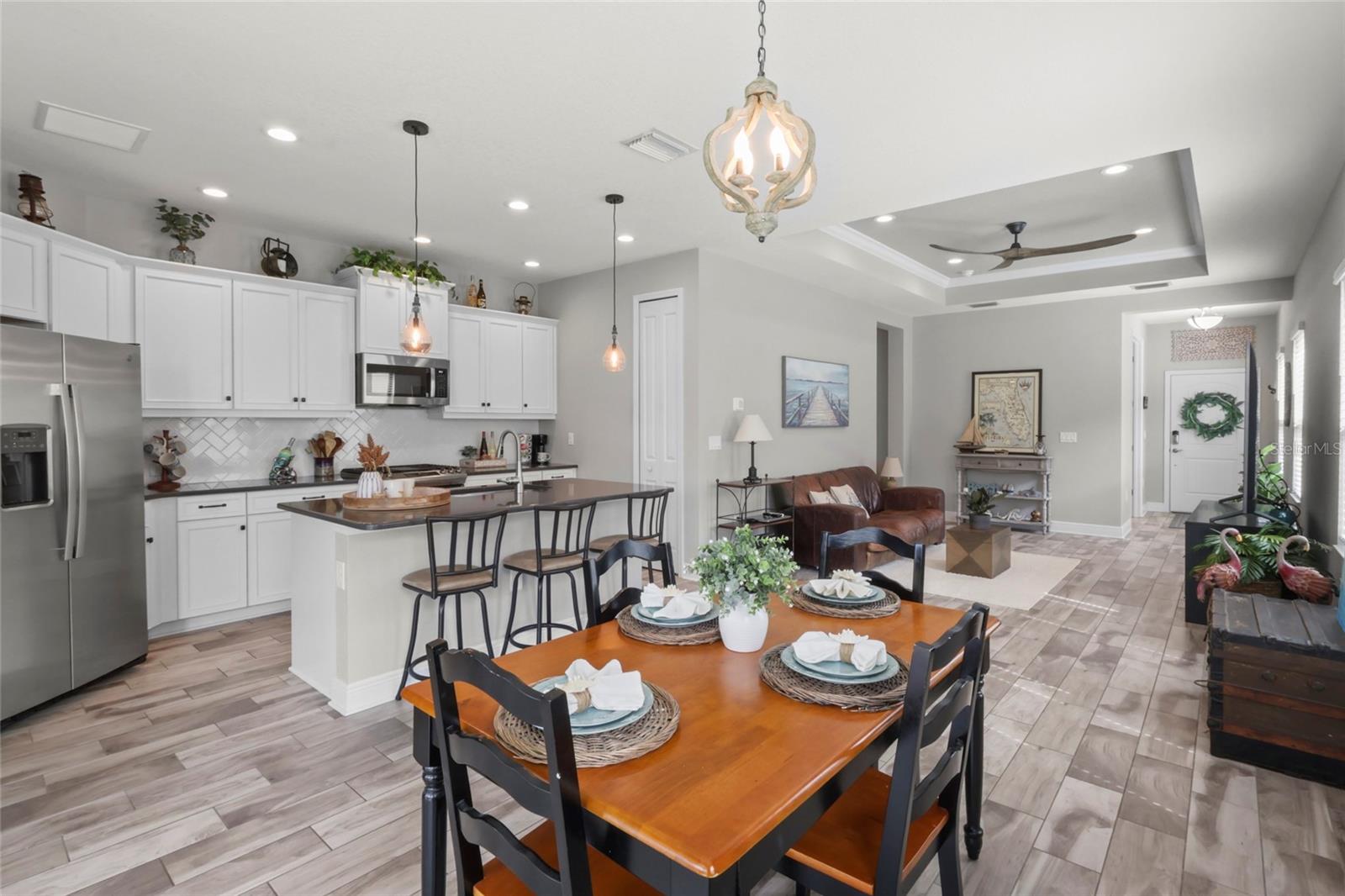 301 PALMARIA COURT