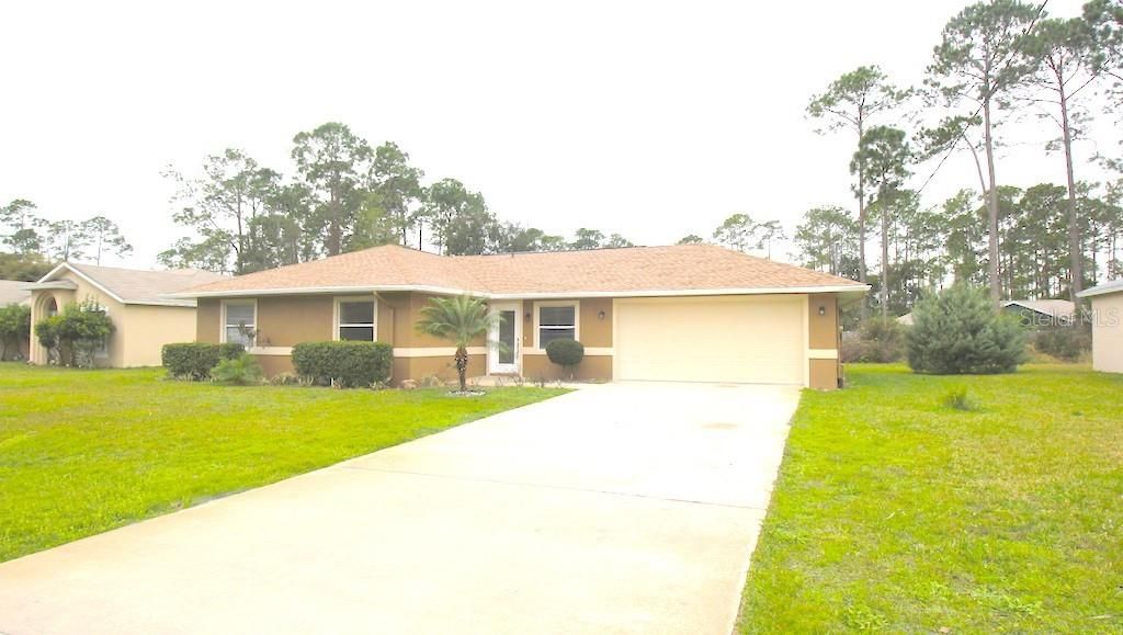 Photo of 43 Peppercorn Lane, Palm Coast, FL 32164 (MLS # FC318065)