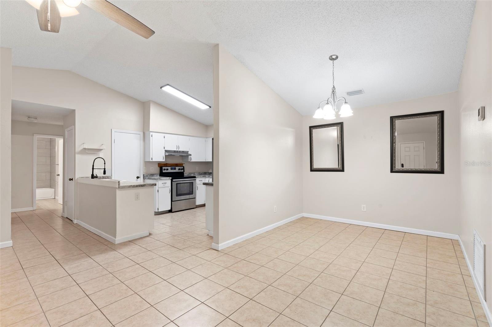 MASCOTTE LAKE JACKSON ESTATES - Residential