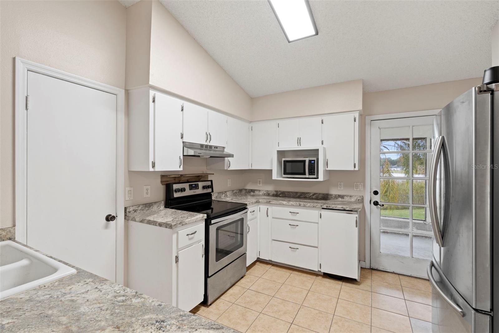 MASCOTTE LAKE JACKSON ESTATES - Residential