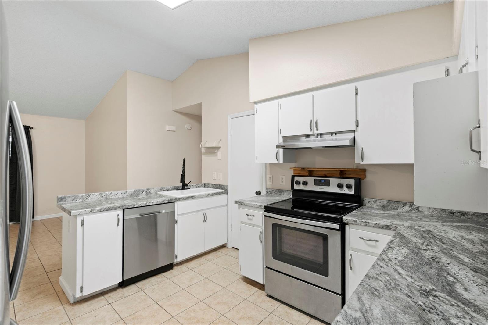 MASCOTTE LAKE JACKSON ESTATES - Residential