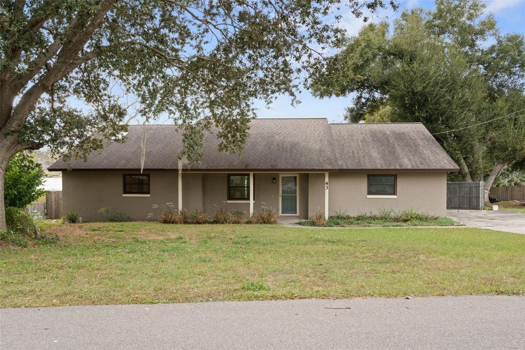 Photo of 43 Lake Jackson Drive, Mascotte, FL 34753 (MLS # G5104896)
