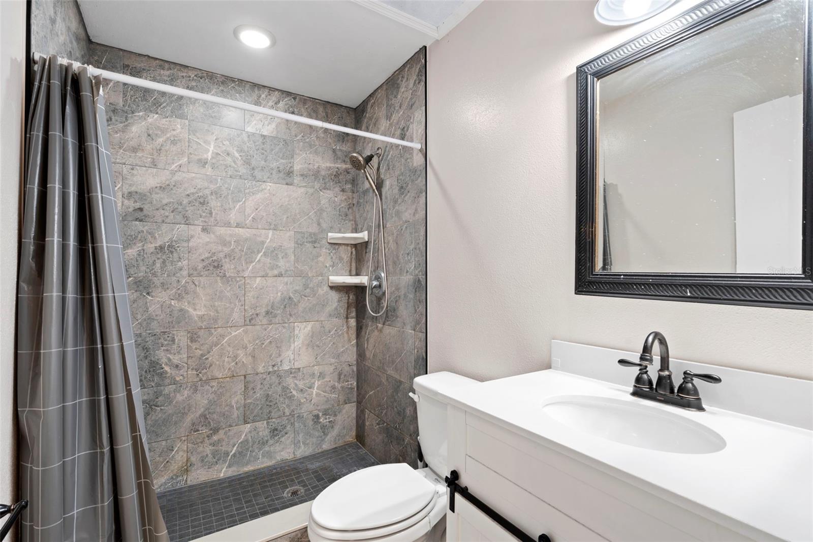 MASCOTTE LAKE JACKSON ESTATES - Residential