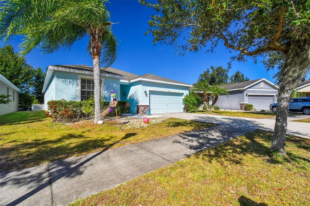 Photo of 1110 Lauren Manor Loop, Ruskin, FL 33570 (MLS # TB8443754)