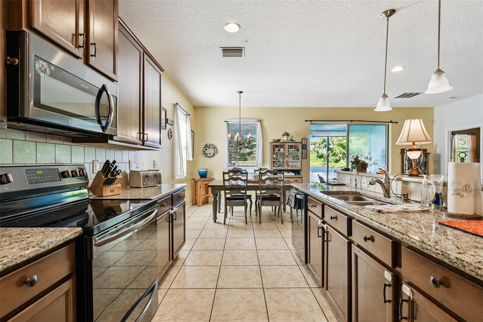 ADDISON MANOR - Residential