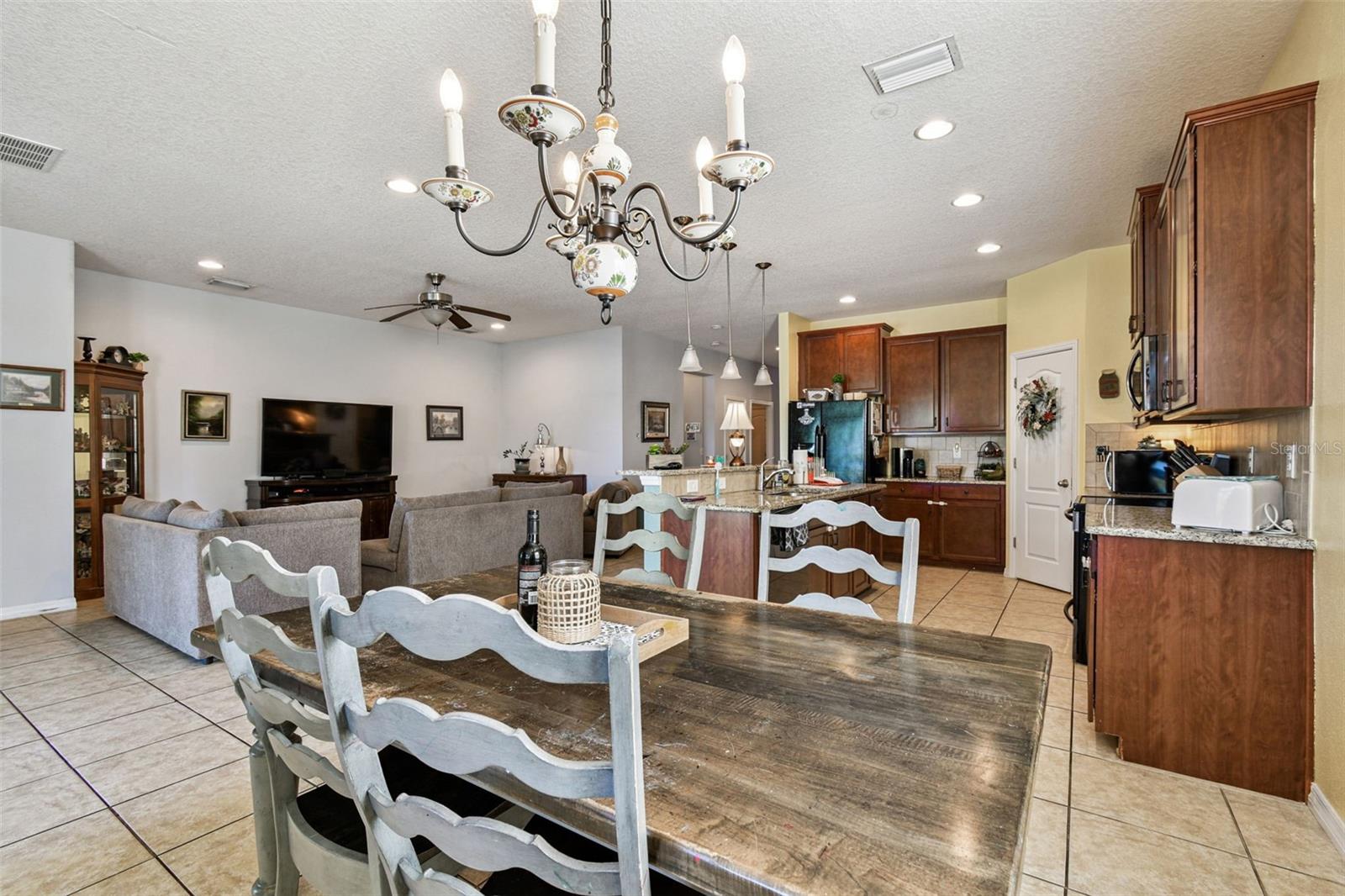 ADDISON MANOR - Residential