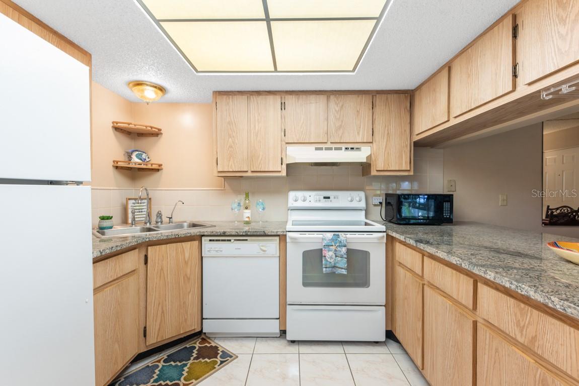 OAK FORREST - Residential Lease