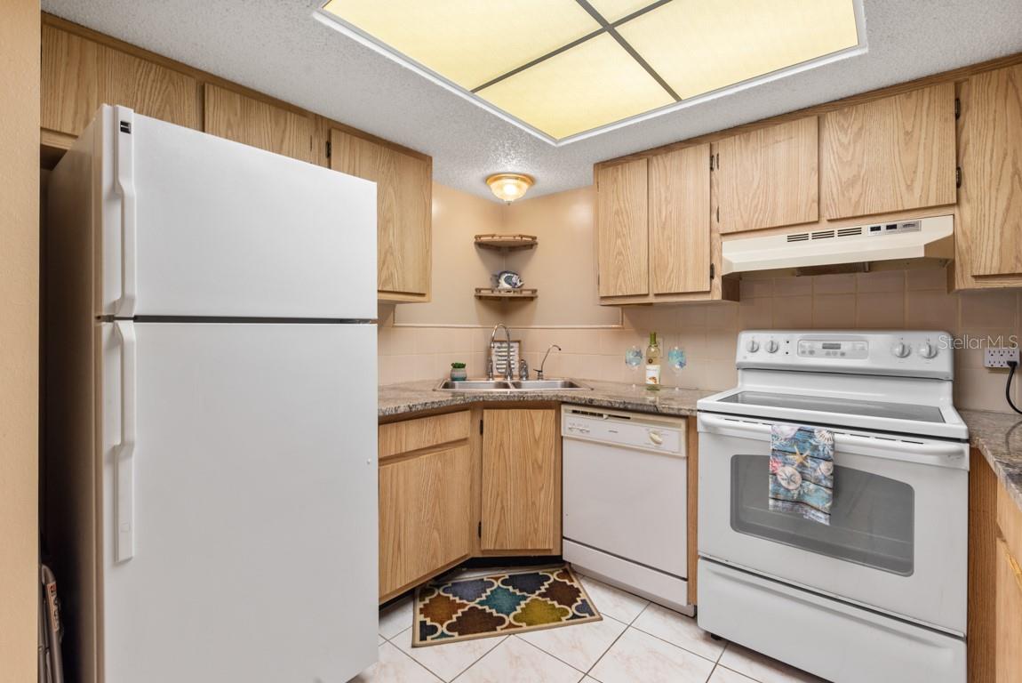 OAK FORREST - Residential Lease